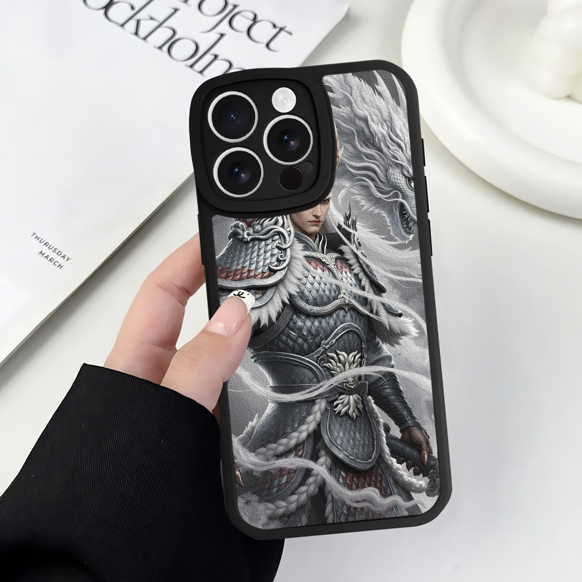 （画像用） Ne Zha 2 ナタ 魔童の大暴れ 【iPhone 16シリーズ対応】シリコンスマホケース（レザー調） 材質：シリコン